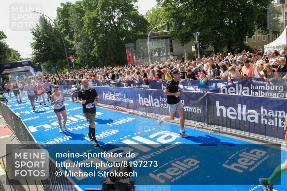 29.06.2025 - hella hamburg halbmarathon Michael Strokosch http://msf.ph/oto/8197273 29.06.2025 11:35:42 Ziel 2172, 4413, 5789, 6218, 7849, 9115, 9117, 9765, 13414, 13492, 14114, 15120, 16937, 18169, 18479, 18792 meine-sportfotos.de