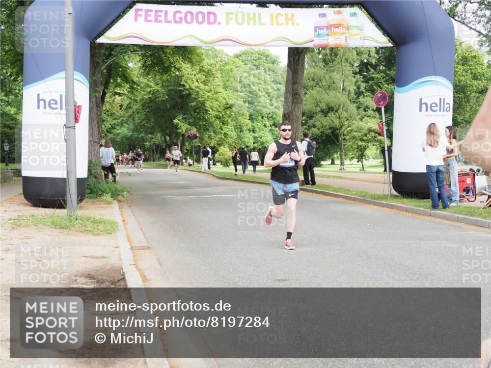 29.06.2025 - hella hamburg halbmarathon MichiJ http://msf.ph/oto/8197284 29.06.2025 10:20:56 Zwischen KM18-KM19 6619, 7272, 9047, 9508, 10298, 10929, 12232, 12681, 13606, 14548, 18102 meine-sportfotos.de