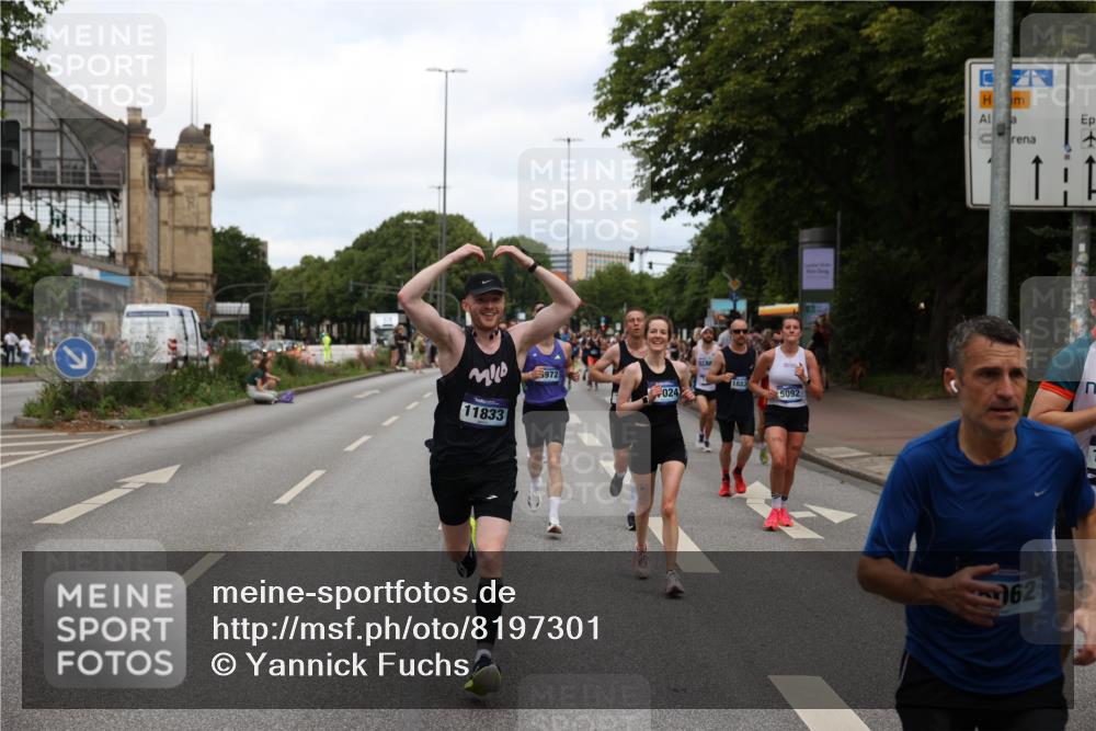 29.06.2025 - hella hamburg halbmarathon Yannick Fuchs http://msf.ph/oto/8197301 29.06.2025 10:31:43 20KM 1411, 2767, 4860, 4865, 5003, 5092, 5307, 5315, 6123, 6529, 7310, 7482, 8121, 8362, 9178, 9296, 9914, 10680, 10738, 11833, 13141, 13854, 13972, 14387, 14459, 14691, 14934, 15178, 15261, 15939, 16523, 17024, 17125, 17306, 17658, 17723, 18062, 18384, 18824 meine-sportfotos.de