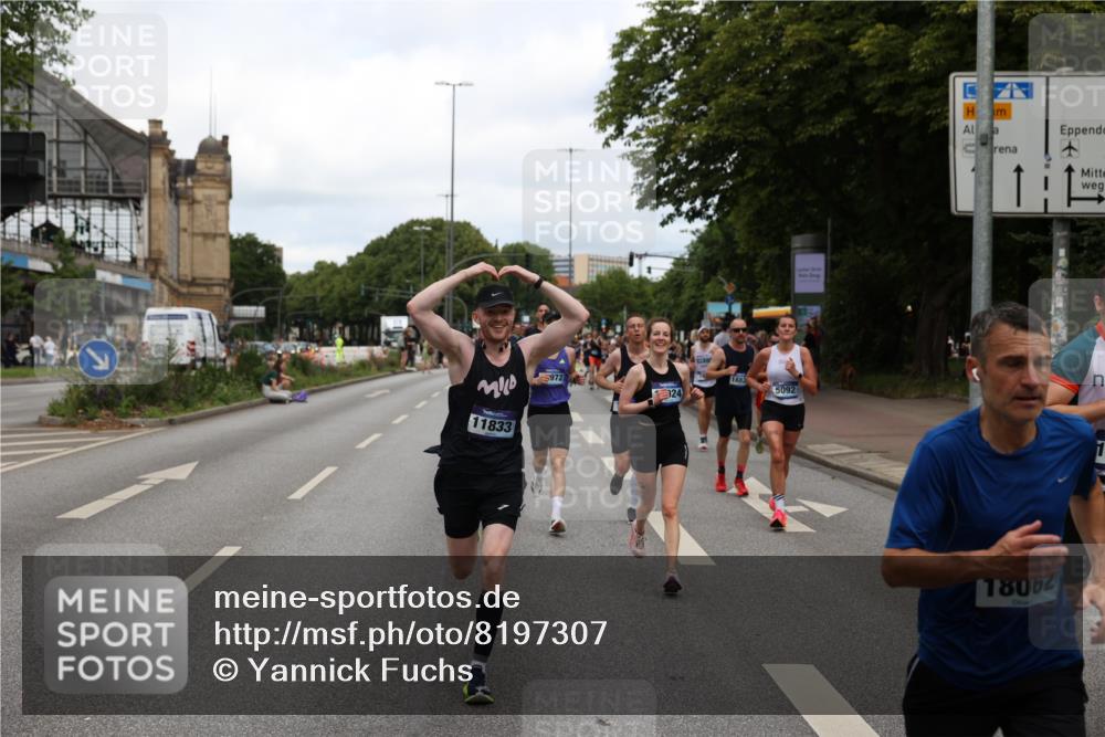 29.06.2025 - hella hamburg halbmarathon Yannick Fuchs http://msf.ph/oto/8197307 29.06.2025 10:31:43 20KM 1411, 2767, 4860, 4865, 5003, 5092, 5307, 5315, 6123, 6529, 7310, 7482, 8121, 8362, 9178, 9296, 9914, 10680, 10738, 11833, 13141, 13854, 13972, 14387, 14459, 14691, 14934, 15178, 15261, 15939, 16523, 17024, 17125, 17306, 17658, 17723, 18062, 18384, 18824 meine-sportfotos.de