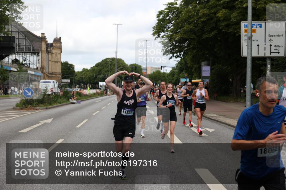 29.06.2025 - hella hamburg halbmarathon Yannick Fuchs http://msf.ph/oto/8197316 29.06.2025 10:31:43 20KM 1411, 2767, 4860, 4865, 5003, 5092, 5307, 5315, 6123, 6529, 7310, 7482, 8121, 8362, 9178, 9296, 9914, 10680, 10738, 11833, 13141, 13854, 13972, 14387, 14459, 14691, 14934, 15178, 15261, 15939, 16523, 17024, 17125, 17306, 17658, 17723, 18062, 18384, 18824 meine-sportfotos.de