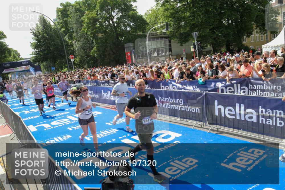 29.06.2025 - hella hamburg halbmarathon Michael Strokosch http://msf.ph/oto/8197320 29.06.2025 11:35:43 Ziel 1352, 2172, 4413, 5789, 6218, 7849, 8881, 9115, 9117, 9765, 13414, 13492, 14114, 15120, 16937, 18169, 18792 meine-sportfotos.de