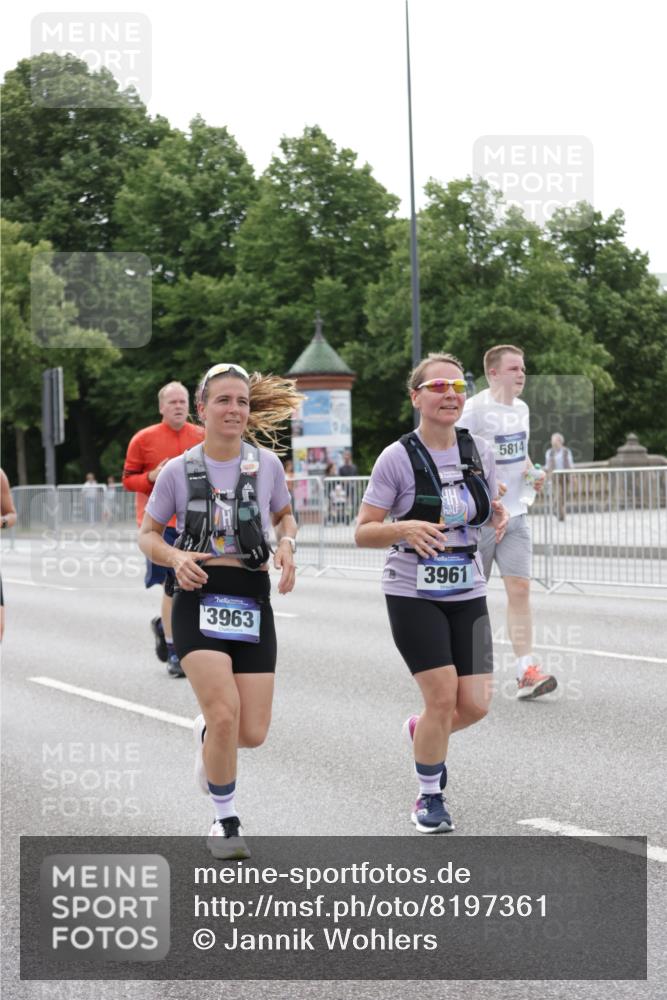 29.06.2025 - hella hamburg halbmarathon Jannik Wohlers http://msf.ph/oto/8197361 29.06.2025 10:24:52 Lombardsbrücke 1627, 2000, 2278, 3920, 3961, 3963, 5564, 5814, 6869, 8083, 8962, 9927, 11921, 13510, 14086, 14649, 15016, 15119, 15153, 15679, 16421, 16422 meine-sportfotos.de
