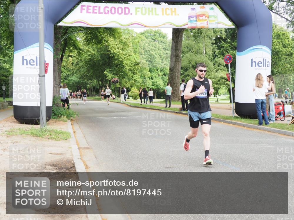29.06.2025 - hella hamburg halbmarathon MichiJ http://msf.ph/oto/8197445 29.06.2025 10:20:56 Zwischen KM18-KM19 6619, 7272, 9047, 9508, 10298, 10929, 12232, 12681, 13606, 14548, 18102 meine-sportfotos.de