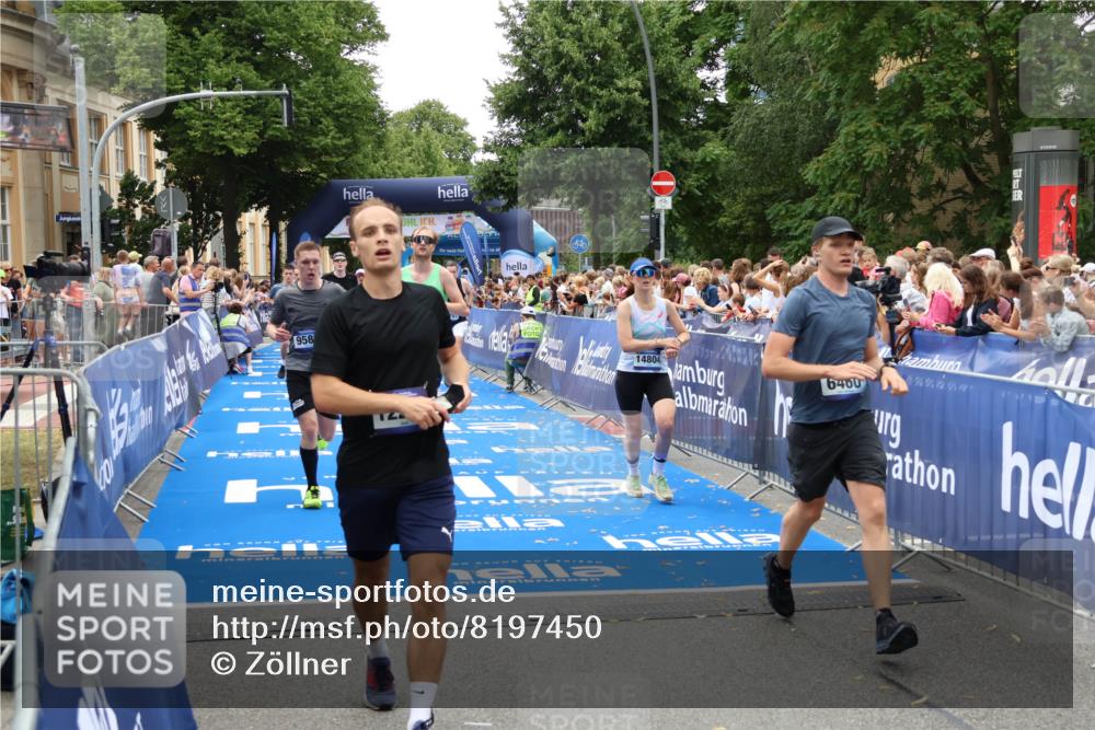 29.06.2025 - hella hamburg halbmarathon Zöllner http://msf.ph/oto/8197450 29.06.2025 10:46:11 Ziel 1759, 2707, 3087, 6460, 7450, 7961, 9585, 11094, 11125, 12269, 13630, 14804, 16136, 16466, 16475, 18702, 18797 meine-sportfotos.de
