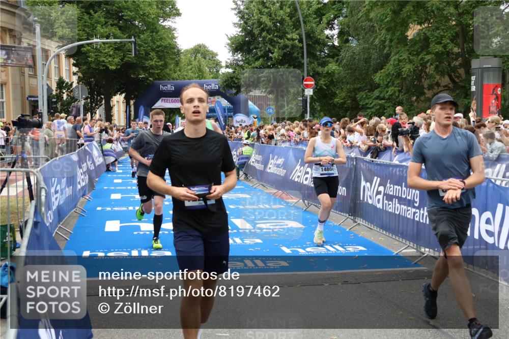 29.06.2025 - hella hamburg halbmarathon Zöllner http://msf.ph/oto/8197462 29.06.2025 10:46:12 Ziel 1759, 2707, 3087, 6460, 7450, 7961, 9585, 11094, 11125, 13630, 14804, 16136, 16466, 16475, 18702, 18797 meine-sportfotos.de