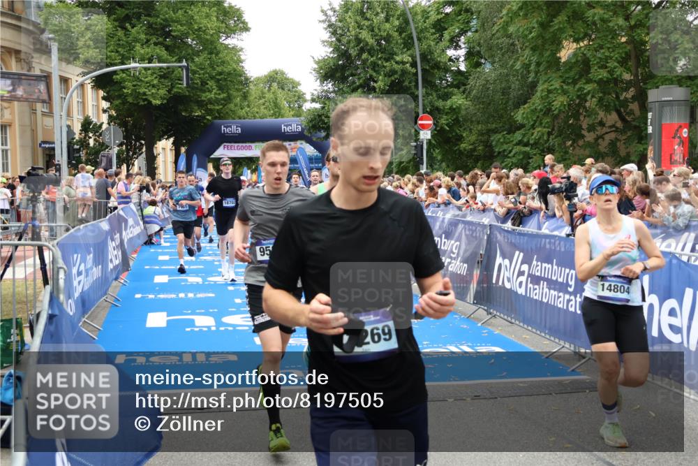 29.06.2025 - hella hamburg halbmarathon Zöllner http://msf.ph/oto/8197505 29.06.2025 10:46:13 Ziel 1569, 1759, 2590, 2707, 3087, 6388, 7450, 7961, 9585, 10796, 11094, 11125, 13630, 16136, 16466, 16475, 18702, 18797 meine-sportfotos.de