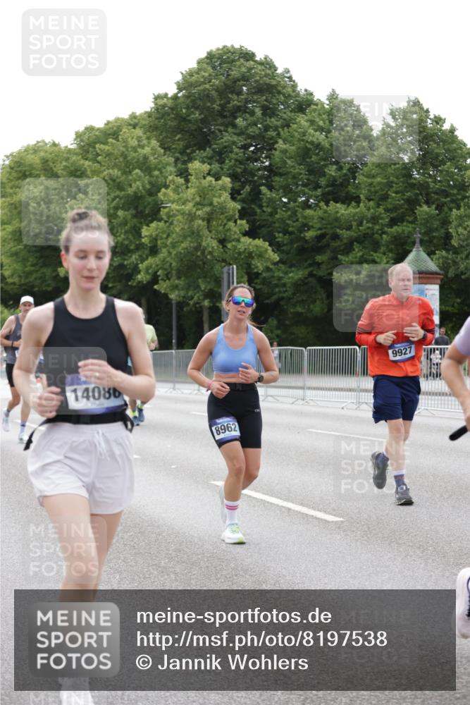 29.06.2025 - hella hamburg halbmarathon Jannik Wohlers http://msf.ph/oto/8197538 29.06.2025 10:24:52 Lombardsbrücke 1627, 2000, 2278, 3920, 3961, 3963, 5564, 5814, 6869, 8083, 8962, 9927, 11921, 13510, 14086, 14649, 15016, 15119, 15153, 15679, 16421, 16422 meine-sportfotos.de