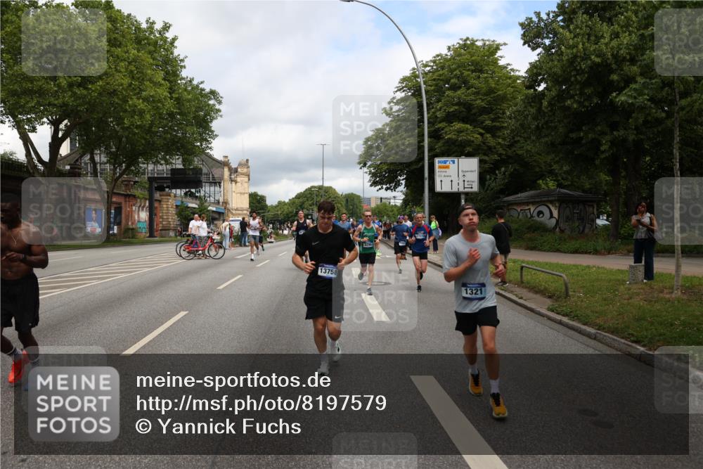 29.06.2025 - hella hamburg halbmarathon Yannick Fuchs http://msf.ph/oto/8197579 29.06.2025 10:44:26 20KM 1119, 1216, 1321, 1399, 1507, 1630, 2020, 2234, 2788, 3296, 3852, 3947, 4127, 4247, 4346, 4933, 5894, 6662, 6795, 7176, 8153, 8313, 8572, 8657, 8704, 8899, 9031, 9303, 10371, 10480, 10750, 11356, 11455, 11607, 12235, 12527, 12624, 12733, 13008, 13282, 13463, 13609, 13758, 13812, 14257, 14562, 15803, 15950, 16000, 16242, 16716, 16732, 16806, 16887, 17247, 17319, 17384, 18066, 18228, 18229, 18370, 18451, 18499, 18657, 18658, 18811, 18884 meine-sportfotos.de