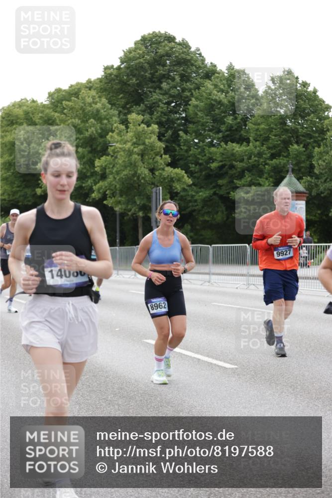 29.06.2025 - hella hamburg halbmarathon Jannik Wohlers http://msf.ph/oto/8197588 29.06.2025 10:24:53 Lombardsbrücke 1627, 2000, 2278, 3920, 3961, 3963, 5564, 5814, 6869, 8083, 8962, 9927, 11157, 11921, 13510, 14086, 14649, 15016, 15119, 15679, 16421, 16422 meine-sportfotos.de
