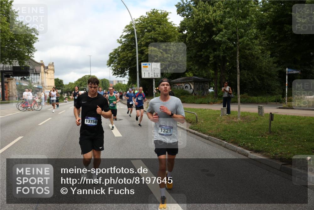 29.06.2025 - hella hamburg halbmarathon Yannick Fuchs http://msf.ph/oto/8197645 29.06.2025 10:44:27 20KM 1119, 1216, 1321, 1399, 1507, 1630, 2020, 2234, 3296, 3852, 3947, 4127, 4346, 4933, 5894, 6662, 6795, 7176, 7930, 7932, 8153, 8313, 8572, 8657, 8704, 8899, 9031, 9303, 10371, 10480, 10750, 11356, 11455, 11607, 12235, 12527, 12624, 12733, 13008, 13282, 13463, 13609, 13758, 13812, 14034, 14257, 15803, 15950, 16000, 16242, 16716, 16732, 16806, 16887, 17247, 17319, 17384, 18066, 18228, 18229, 18370, 18451, 18499, 18657, 18658, 18811, 18884 meine-sportfotos.de