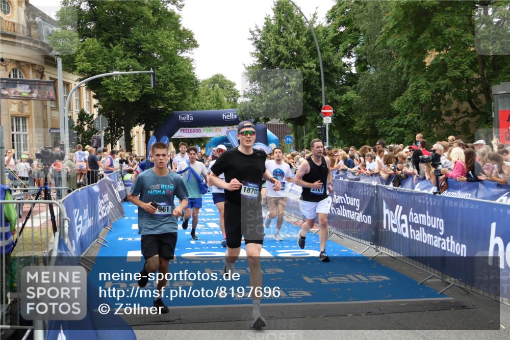29.06.2025 - hella hamburg halbmarathon Zöllner http://msf.ph/oto/8197696 29.06.2025 10:46:15 Ziel 1569, 1759, 2048, 2590, 2707, 3056, 3087, 4949, 6388, 7450, 7961, 9497, 10796, 11094, 11125, 16136, 16466, 16475, 17190, 18702, 18797 meine-sportfotos.de