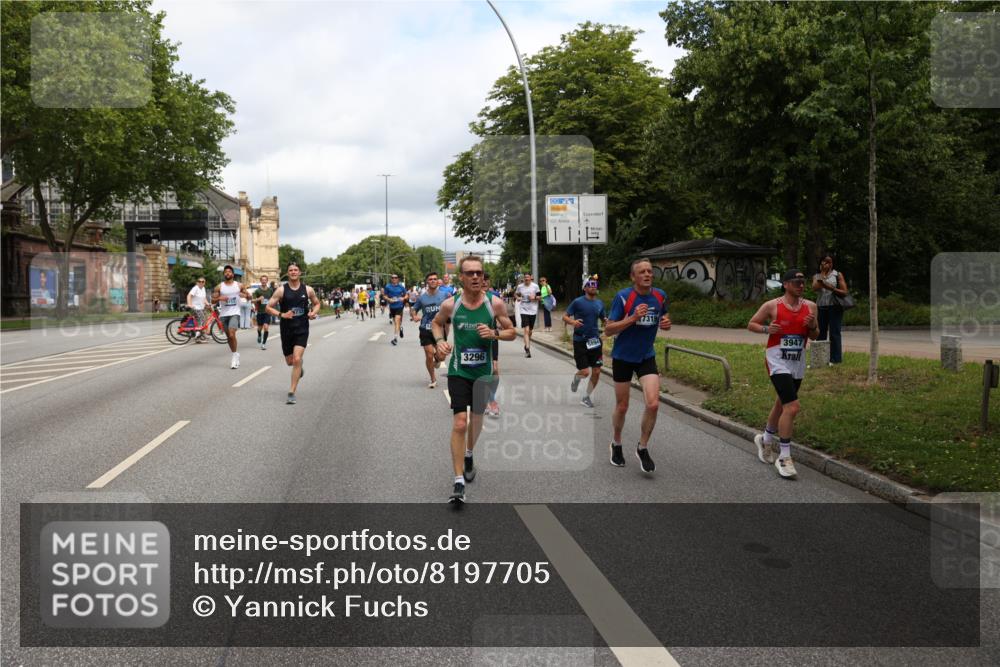 29.06.2025 - hella hamburg halbmarathon Yannick Fuchs http://msf.ph/oto/8197705 29.06.2025 10:44:28 20KM 1119, 1216, 1321, 1399, 1507, 1630, 2020, 2234, 3296, 3852, 3947, 4127, 4346, 4933, 5894, 6662, 6712, 6795, 7176, 7930, 7932, 8153, 8313, 8572, 8657, 8704, 8899, 9031, 9303, 10371, 10750, 11356, 11455, 11607, 12235, 12527, 12624, 13008, 13282, 13609, 13758, 13812, 14034, 14257, 15803, 15950, 16000, 16242, 16716, 16732, 16806, 16887, 17247, 17319, 17384, 18066, 18228, 18229, 18370, 18451, 18499, 18657, 18658, 18811, 18884 meine-sportfotos.de