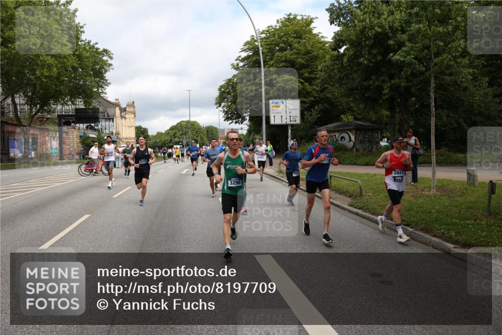 29.06.2025 - hella hamburg halbmarathon Yannick Fuchs http://msf.ph/oto/8197709 29.06.2025 10:44:28 20KM 1119, 1216, 1321, 1399, 1507, 1630, 2020, 2234, 3296, 3852, 3947, 4127, 4346, 4933, 5894, 6662, 6712, 6795, 7176, 7930, 7932, 8153, 8313, 8572, 8657, 8704, 8899, 9031, 9303, 10371, 10750, 11356, 11455, 11607, 12235, 12527, 12624, 13008, 13282, 13609, 13758, 13812, 14034, 14257, 15803, 15950, 16000, 16242, 16716, 16732, 16806, 16887, 17247, 17319, 17384, 18066, 18228, 18229, 18370, 18451, 18499, 18657, 18658, 18811, 18884 meine-sportfotos.de