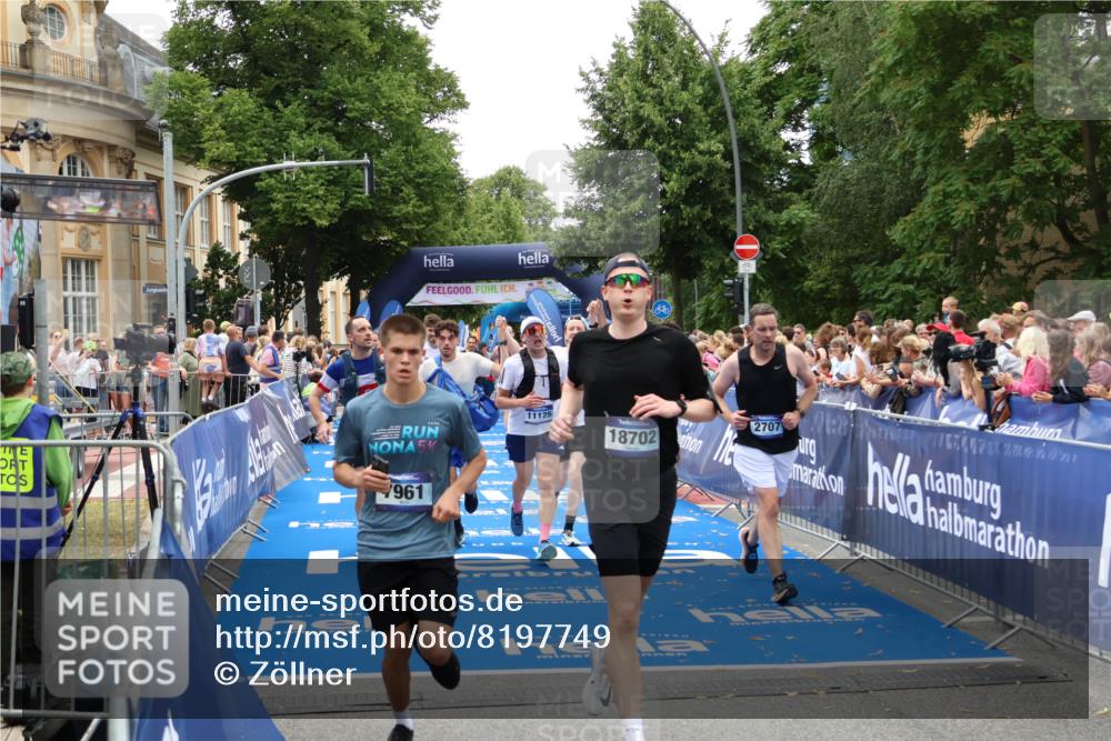 29.06.2025 - hella hamburg halbmarathon Zöllner http://msf.ph/oto/8197749 29.06.2025 10:46:15 Ziel 1569, 1759, 2048, 2590, 2707, 3056, 3087, 4949, 6388, 7450, 7961, 9497, 10796, 11094, 11125, 16136, 16466, 16475, 17190, 18702, 18797 meine-sportfotos.de