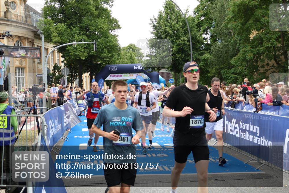 29.06.2025 - hella hamburg halbmarathon Zöllner http://msf.ph/oto/8197757 29.06.2025 10:46:16 Ziel 1569, 1759, 2048, 2590, 2707, 3056, 3087, 4949, 6388, 7450, 7961, 9497, 10796, 11094, 11125, 16136, 16466, 16475, 17190, 18797 meine-sportfotos.de