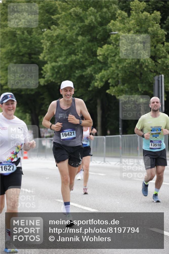29.06.2025 - hella hamburg halbmarathon Jannik Wohlers http://msf.ph/oto/8197794 29.06.2025 10:24:54 Lombardsbrücke 1627, 2000, 2278, 3920, 3961, 3963, 5564, 5814, 6869, 8083, 8962, 9927, 11157, 11921, 13510, 14086, 15016, 15119, 15679, 16421, 16422 meine-sportfotos.de