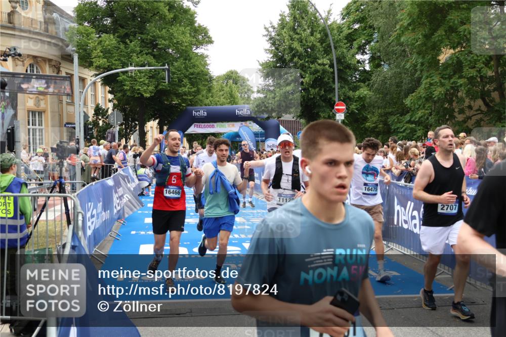 29.06.2025 - hella hamburg halbmarathon Zöllner http://msf.ph/oto/8197824 29.06.2025 10:46:16 Ziel 1569, 1759, 2048, 2590, 2707, 3056, 3087, 4949, 6388, 7450, 7961, 9497, 10796, 11094, 11125, 16136, 16466, 16475, 17190, 18797 meine-sportfotos.de