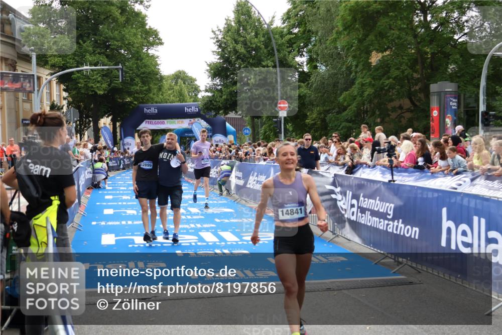 29.06.2025 - hella hamburg halbmarathon Zöllner http://msf.ph/oto/8197856 29.06.2025 10:35:48 Ziel 12462, 12899, 16119 meine-sportfotos.de