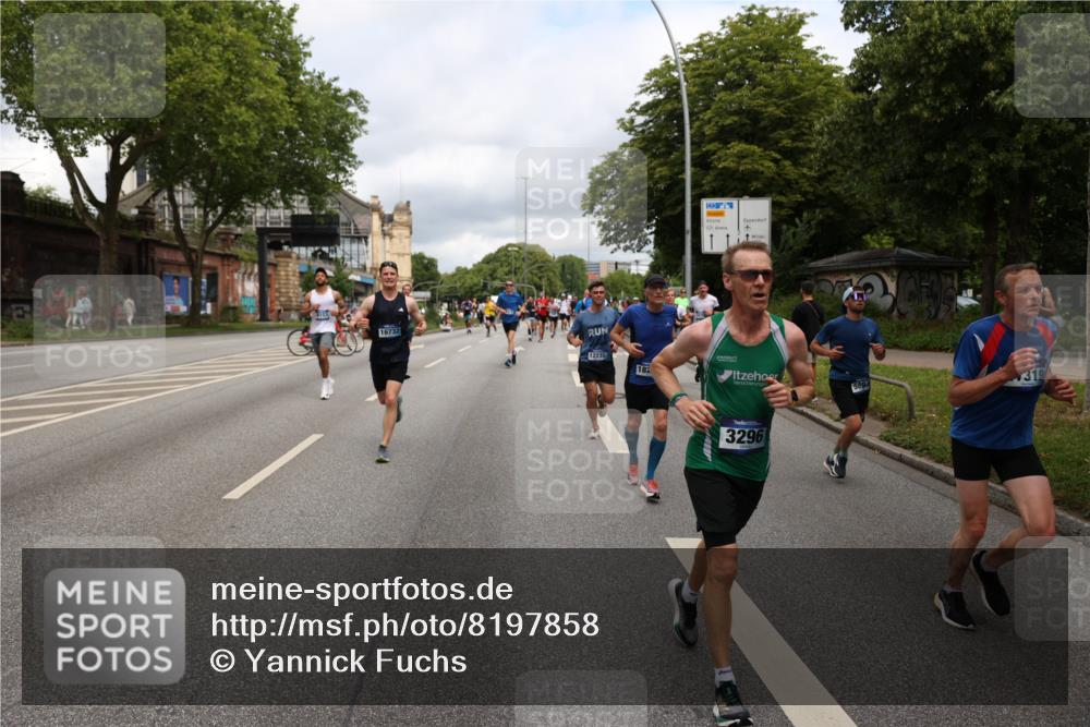 29.06.2025 - hella hamburg halbmarathon Yannick Fuchs http://msf.ph/oto/8197858 29.06.2025 10:44:29 20KM 1119, 1216, 1321, 1399, 1507, 1630, 2020, 2234, 3296, 3852, 3947, 4127, 4346, 4933, 5115, 5894, 6662, 6712, 6795, 7176, 7583, 7930, 7932, 8153, 8313, 8572, 8657, 8704, 9303, 10371, 10750, 11356, 11455, 11607, 12235, 12527, 12624, 13008, 13282, 13609, 13758, 13812, 14034, 14257, 15803, 15950, 16000, 16242, 16716, 16732, 16806, 16887, 17247, 17319, 17384, 18066, 18228, 18229, 18370, 18451, 18499, 18657, 18658, 18811, 18884 meine-sportfotos.de