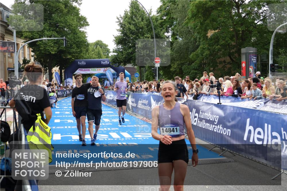 29.06.2025 - hella hamburg halbmarathon Zöllner http://msf.ph/oto/8197906 29.06.2025 10:35:48 Ziel 12462, 12899, 16119 meine-sportfotos.de
