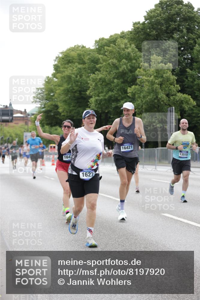 29.06.2025 - hella hamburg halbmarathon Jannik Wohlers http://msf.ph/oto/8197920 29.06.2025 10:24:55 Lombardsbrücke 1627, 2278, 3920, 3961, 3963, 5564, 5814, 6869, 8083, 8962, 9927, 11157, 11662, 11921, 13510, 14086, 15016, 15119, 15679, 16421, 16422 meine-sportfotos.de