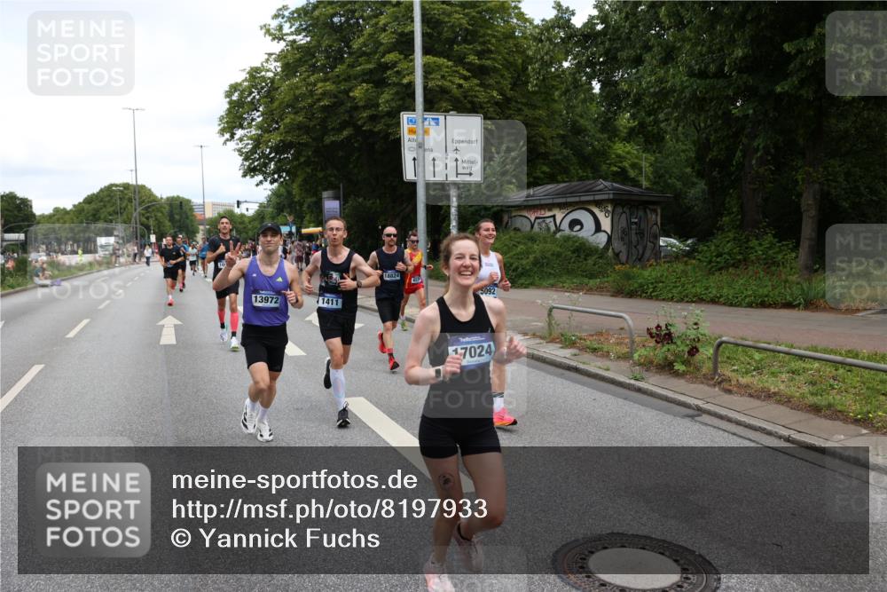 29.06.2025 - hella hamburg halbmarathon Yannick Fuchs http://msf.ph/oto/8197933 29.06.2025 10:31:44 20KM 1411, 2767, 4860, 4865, 5003, 5092, 5307, 5315, 6123, 6529, 7310, 7482, 8362, 9178, 9296, 9914, 10680, 10738, 11833, 13141, 13854, 13972, 14387, 14459, 14691, 14934, 15178, 15261, 15939, 16523, 17024, 17125, 17137, 17306, 17658, 17723, 18062, 18159, 18384, 18824 meine-sportfotos.de