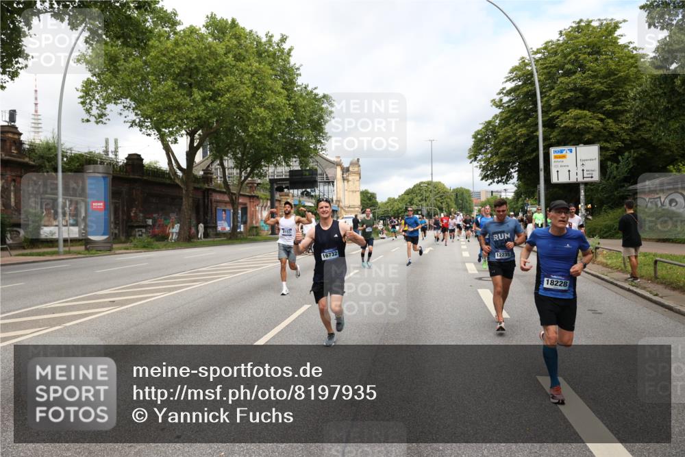 29.06.2025 - hella hamburg halbmarathon Yannick Fuchs http://msf.ph/oto/8197935 29.06.2025 10:44:29 20KM 1119, 1216, 1321, 1399, 1507, 1630, 2020, 2234, 3296, 3852, 3947, 4127, 4346, 4933, 5115, 5894, 6662, 6712, 6795, 7176, 7583, 7930, 7932, 8153, 8313, 8572, 8657, 8704, 9303, 10371, 10750, 11356, 11455, 11607, 12235, 12527, 12624, 13008, 13282, 13609, 13758, 13812, 14034, 14257, 15803, 15950, 16000, 16242, 16716, 16732, 16806, 16887, 17247, 17319, 17384, 18066, 18228, 18229, 18370, 18451, 18499, 18657, 18658, 18811, 18884 meine-sportfotos.de