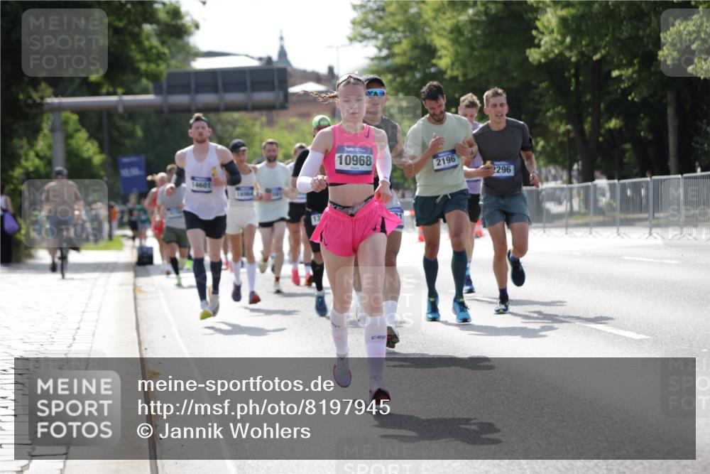 29.06.2025 - hella hamburg halbmarathon Jannik Wohlers http://msf.ph/oto/8197945 29.06.2025 09:47:18 Lombardsbrücke 1217, 2196, 2296, 2404, 2851, 5092, 5923, 8084, 8395, 8901, 10968, 11019, 11559, 12462, 12751, 13029, 13419, 13514, 14601, 16123, 16964, 17154, 18419, 18687, 18689 meine-sportfotos.de