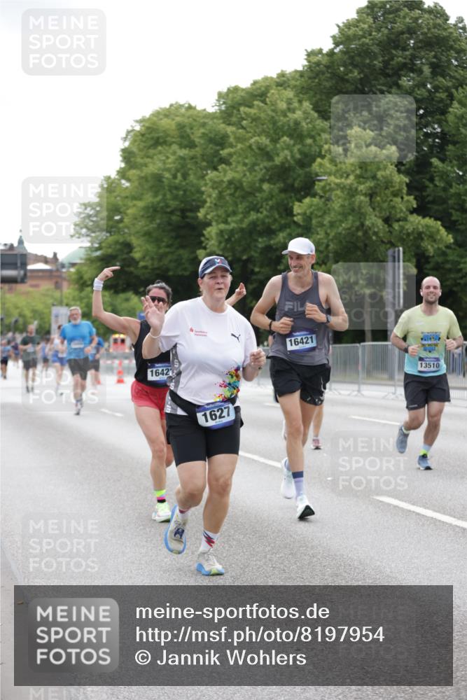 29.06.2025 - hella hamburg halbmarathon Jannik Wohlers http://msf.ph/oto/8197954 29.06.2025 10:24:55 Lombardsbrücke 1627, 2278, 3920, 3961, 3963, 5564, 5814, 6869, 8083, 8962, 9927, 11157, 11662, 11921, 13510, 14086, 15016, 15119, 15679, 16421, 16422 meine-sportfotos.de