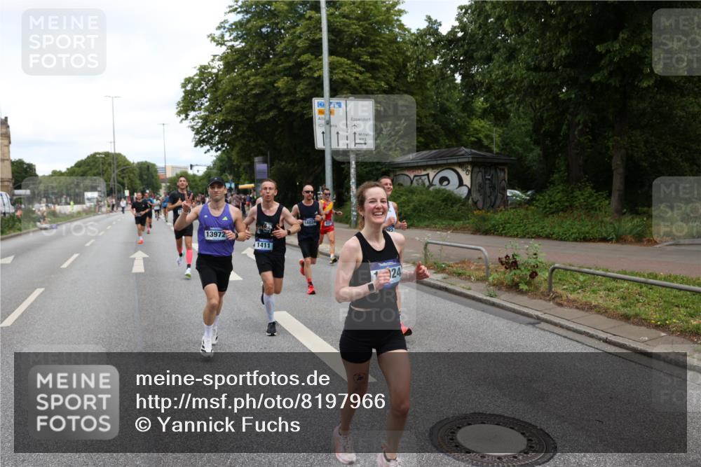 29.06.2025 - hella hamburg halbmarathon Yannick Fuchs http://msf.ph/oto/8197966 29.06.2025 10:31:44 20KM 1411, 2767, 4860, 4865, 5003, 5092, 5307, 5315, 6123, 6529, 7310, 7482, 8362, 9178, 9296, 9914, 10680, 10738, 11833, 13141, 13854, 13972, 14387, 14459, 14691, 14934, 15178, 15261, 15939, 16523, 17024, 17125, 17137, 17306, 17658, 17723, 18062, 18159, 18384, 18824 meine-sportfotos.de