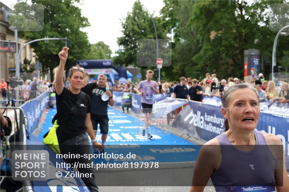 29.06.2025 - hella hamburg halbmarathon Zöllner http://msf.ph/oto/8197978 29.06.2025 10:35:50 Ziel 3843, 12462, 12899, 13252, 15161, 16119 meine-sportfotos.de