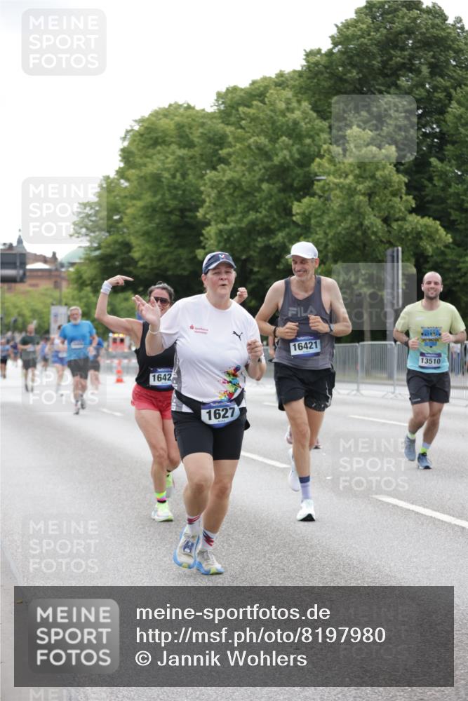 29.06.2025 - hella hamburg halbmarathon Jannik Wohlers http://msf.ph/oto/8197980 29.06.2025 10:24:55 Lombardsbrücke 1627, 2278, 3920, 3961, 3963, 5564, 5814, 6869, 8083, 8962, 9927, 11157, 11662, 11921, 13510, 14086, 15016, 15119, 15679, 16421, 16422 meine-sportfotos.de