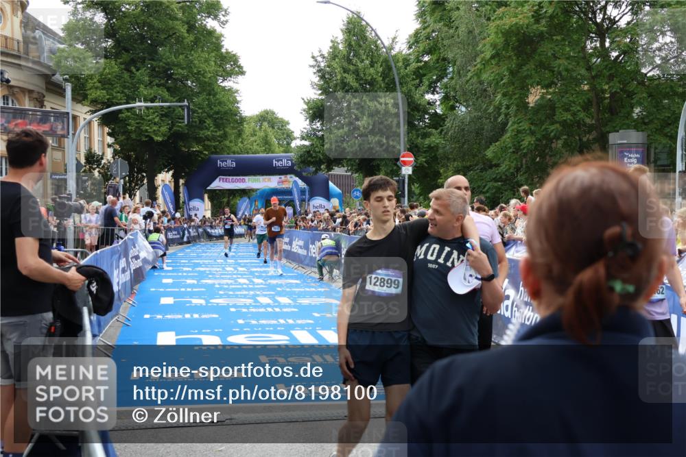 29.06.2025 - hella hamburg halbmarathon Zöllner http://msf.ph/oto/8198100 29.06.2025 10:35:53 Ziel 3843, 13252, 15161, 16119 meine-sportfotos.de