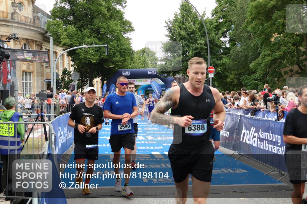 29.06.2025 - hella hamburg halbmarathon Zöllner http://msf.ph/oto/8198104 29.06.2025 10:46:22 Ziel 1569, 1600, 2048, 2590, 3056, 4949, 6388, 6691, 8142, 9497, 10796, 12171, 12651, 13698, 14200, 14262, 16127, 17190, 18118, 18211 meine-sportfotos.de