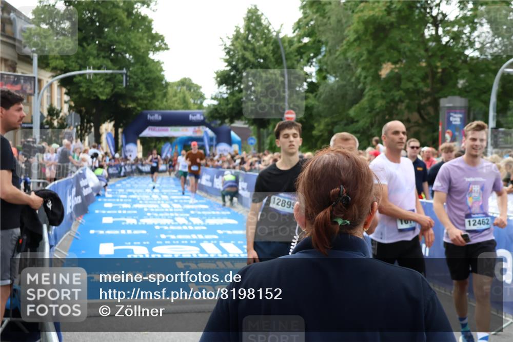 29.06.2025 - hella hamburg halbmarathon Zöllner http://msf.ph/oto/8198152 29.06.2025 10:35:53 Ziel 3843, 13252, 15161, 16119 meine-sportfotos.de