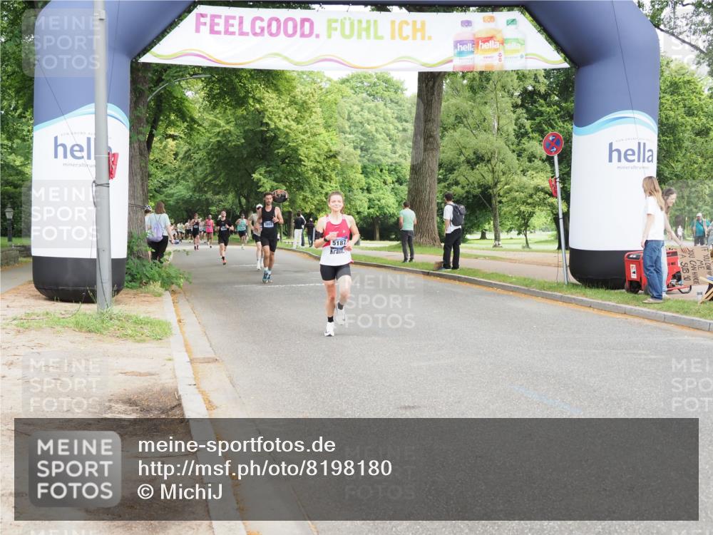 29.06.2025 - hella hamburg halbmarathon MichiJ http://msf.ph/oto/8198180 29.06.2025 10:21:10 Zwischen KM18-KM19 4129, 4698, 5187, 5746, 13617 meine-sportfotos.de