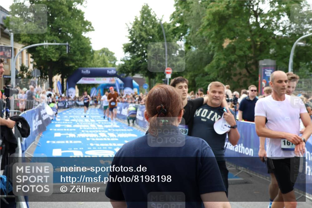 29.06.2025 - hella hamburg halbmarathon Zöllner http://msf.ph/oto/8198198 29.06.2025 10:35:53 Ziel 3843, 13252, 15161, 16119 meine-sportfotos.de