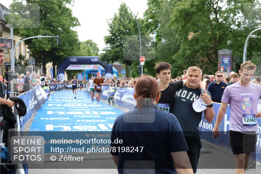 29.06.2025 - hella hamburg halbmarathon Zöllner http://msf.ph/oto/8198247 29.06.2025 10:35:54 Ziel 3843, 13252, 15161 meine-sportfotos.de