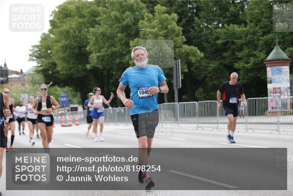 29.06.2025 - hella hamburg halbmarathon Jannik Wohlers http://msf.ph/oto/8198254 29.06.2025 10:25:01 Lombardsbrücke 1093, 1627, 2278, 3961, 3963, 5564, 5814, 6869, 8962, 9811, 9927, 10845, 10846, 11157, 11662, 13510, 13842, 14086, 15016, 15119, 15283, 16421, 16422 meine-sportfotos.de