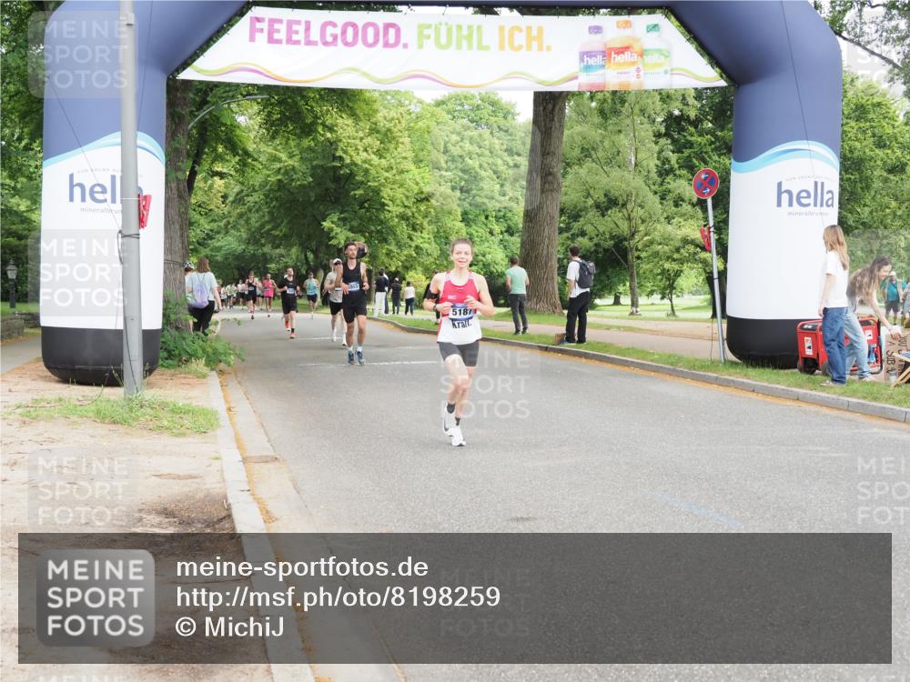 29.06.2025 - hella hamburg halbmarathon MichiJ http://msf.ph/oto/8198259 29.06.2025 10:21:11 Zwischen KM18-KM19 4129, 4698, 5187, 5746, 13617 meine-sportfotos.de