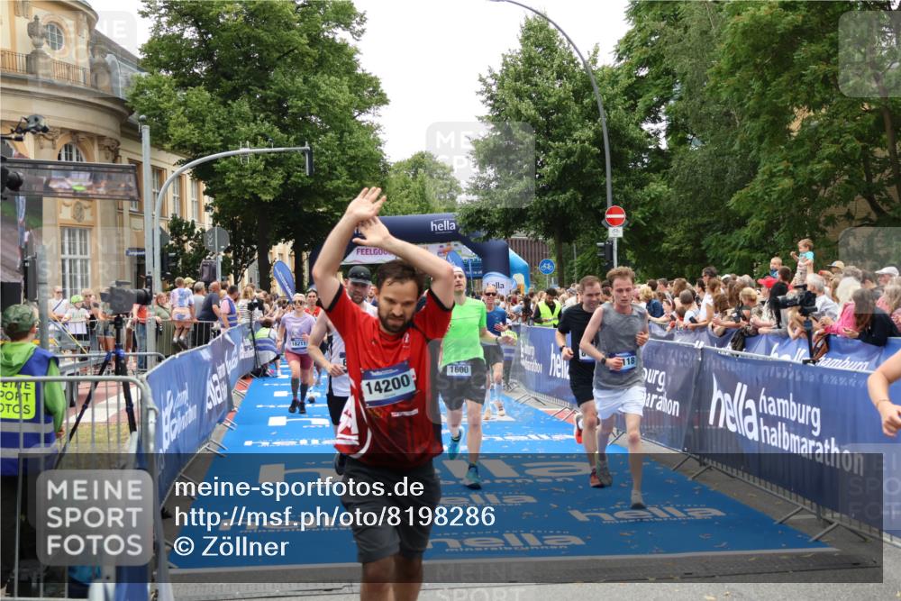 29.06.2025 - hella hamburg halbmarathon Zöllner http://msf.ph/oto/8198286 29.06.2025 10:46:27 Ziel 1600, 2222, 2842, 4237, 6421, 6691, 6978, 7335, 8142, 8981, 9786, 11185, 11773, 12171, 12651, 12891, 13698, 14045, 14200, 14228, 14262, 14482, 15157, 16127, 18118, 18211, 18637, 19209 meine-sportfotos.de