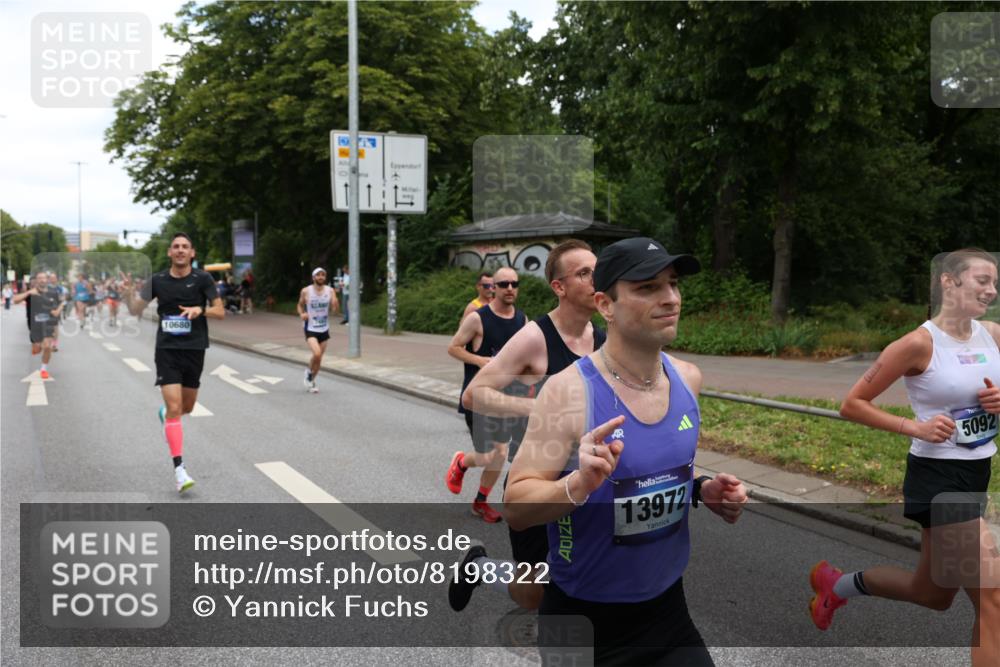 29.06.2025 - hella hamburg halbmarathon Yannick Fuchs http://msf.ph/oto/8198322 29.06.2025 10:31:46 20KM 1411, 2196, 2767, 4860, 4865, 5003, 5092, 5307, 5315, 6123, 6458, 6529, 7310, 7482, 8362, 9178, 9296, 9914, 10680, 10738, 11833, 13141, 13854, 13972, 14387, 14459, 14691, 14934, 15178, 15261, 15939, 16523, 16992, 17024, 17125, 17137, 17306, 17658, 17723, 18062, 18159, 18384, 18824 meine-sportfotos.de