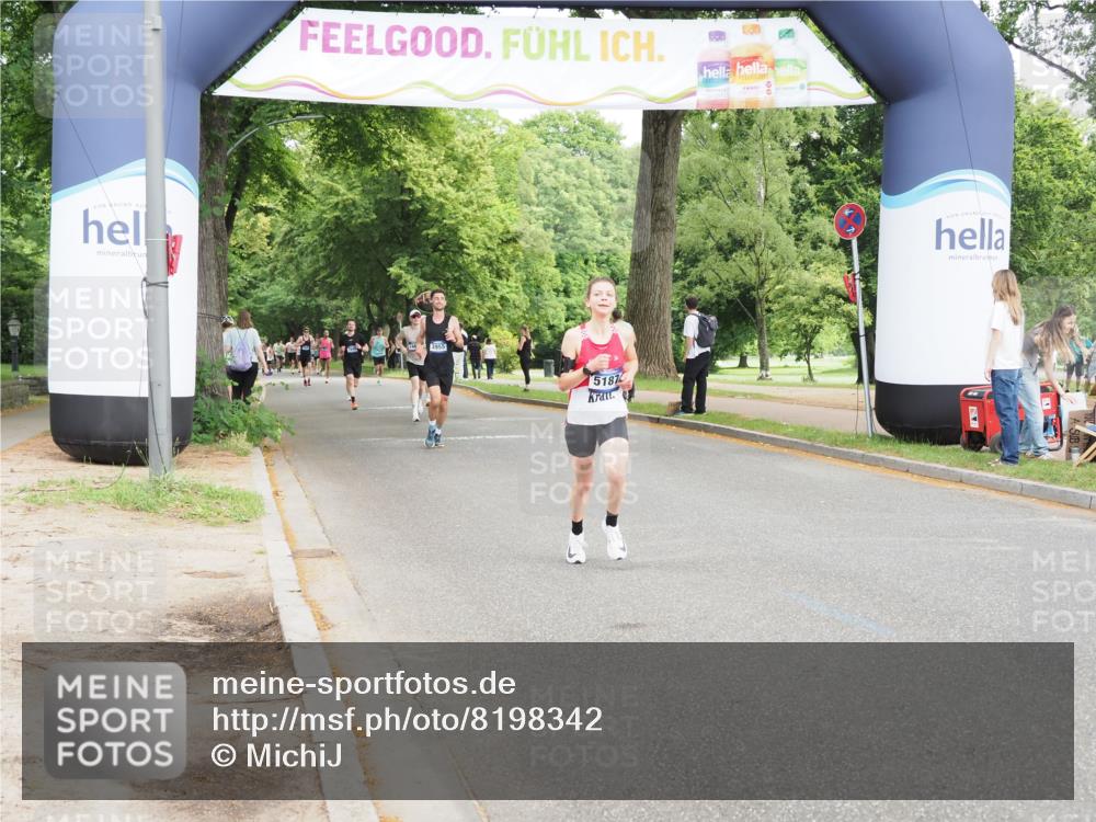 29.06.2025 - hella hamburg halbmarathon MichiJ http://msf.ph/oto/8198342 29.06.2025 10:21:11 Zwischen KM18-KM19 4129, 4698, 5187, 5746, 13617 meine-sportfotos.de