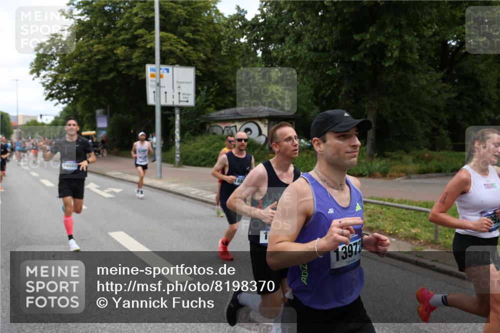 29.06.2025 - hella hamburg halbmarathon Yannick Fuchs http://msf.ph/oto/8198370 29.06.2025 10:31:46 20KM 1411, 2196, 2767, 4860, 4865, 5003, 5092, 5307, 5315, 6123, 6458, 6529, 7310, 7482, 8362, 9178, 9296, 9914, 10680, 10738, 11833, 13141, 13854, 13972, 14387, 14459, 14691, 14934, 15178, 15261, 15939, 16523, 16992, 17024, 17125, 17137, 17306, 17658, 17723, 18062, 18159, 18384, 18824 meine-sportfotos.de