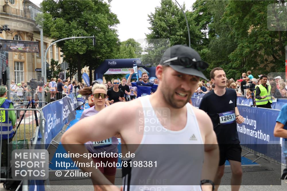 29.06.2025 - hella hamburg halbmarathon Zöllner http://msf.ph/oto/8198381 29.06.2025 10:46:30 Ziel 2222, 2842, 4237, 4497, 6421, 6978, 7335, 8482, 8981, 9232, 9386, 9786, 11185, 11773, 12171, 12651, 12891, 13698, 14045, 14228, 14482, 15157, 16127, 18211, 18637, 19209 meine-sportfotos.de