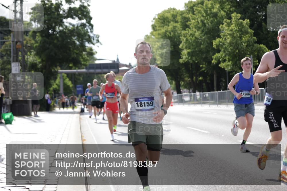 29.06.2025 - hella hamburg halbmarathon Jannik Wohlers http://msf.ph/oto/8198387 29.06.2025 09:47:25 Lombardsbrücke 1164, 2196, 2296, 4602, 5092, 8084, 8901, 9178, 9944, 10384, 10968, 11019, 11559, 11745, 12462, 12751, 12865, 13419, 13514, 13798, 14601, 14952, 15965, 16964, 17154, 17306, 18159, 18216, 18687, 18689, 18841 meine-sportfotos.de
