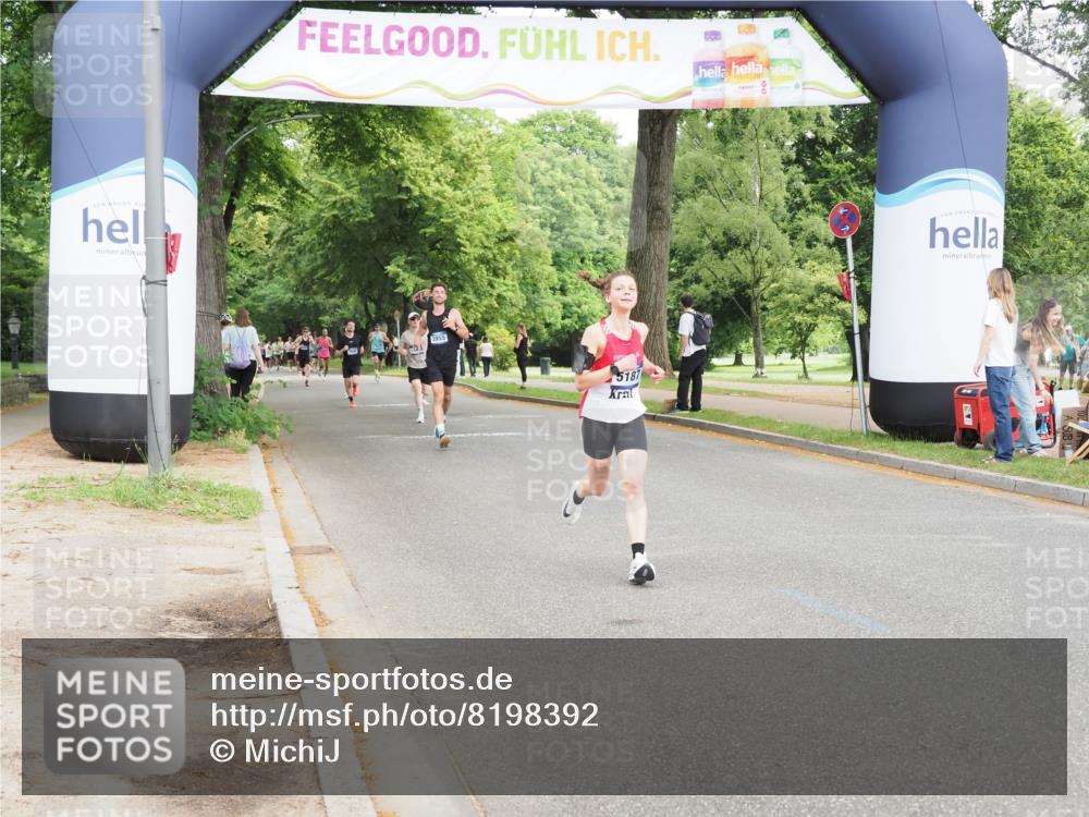 29.06.2025 - hella hamburg halbmarathon MichiJ http://msf.ph/oto/8198392 29.06.2025 10:21:11 Zwischen KM18-KM19 4129, 4698, 5187, 5746, 13617 meine-sportfotos.de