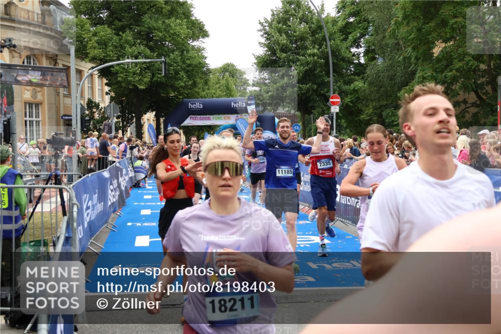 29.06.2025 - hella hamburg halbmarathon Zöllner http://msf.ph/oto/8198403 29.06.2025 10:46:31 Ziel 2222, 2842, 4237, 4497, 6421, 6978, 7335, 8482, 8981, 9232, 9386, 9529, 9786, 11185, 11773, 12891, 14045, 14228, 14482, 15157, 16127, 17281, 17461, 18637, 19209 meine-sportfotos.de