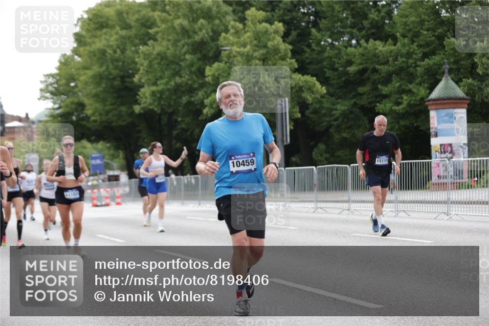 29.06.2025 - hella hamburg halbmarathon Jannik Wohlers http://msf.ph/oto/8198406 29.06.2025 10:25:01 Lombardsbrücke 1093, 1627, 2278, 3961, 3963, 5564, 5814, 6869, 8962, 9811, 9927, 10845, 10846, 11157, 11662, 13510, 13842, 14086, 15016, 15119, 15283, 16421, 16422 meine-sportfotos.de